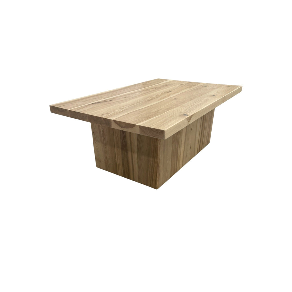 Table basse en frêne blanchie avec base cubique en bois Tables basses Urbarn Mobilier 