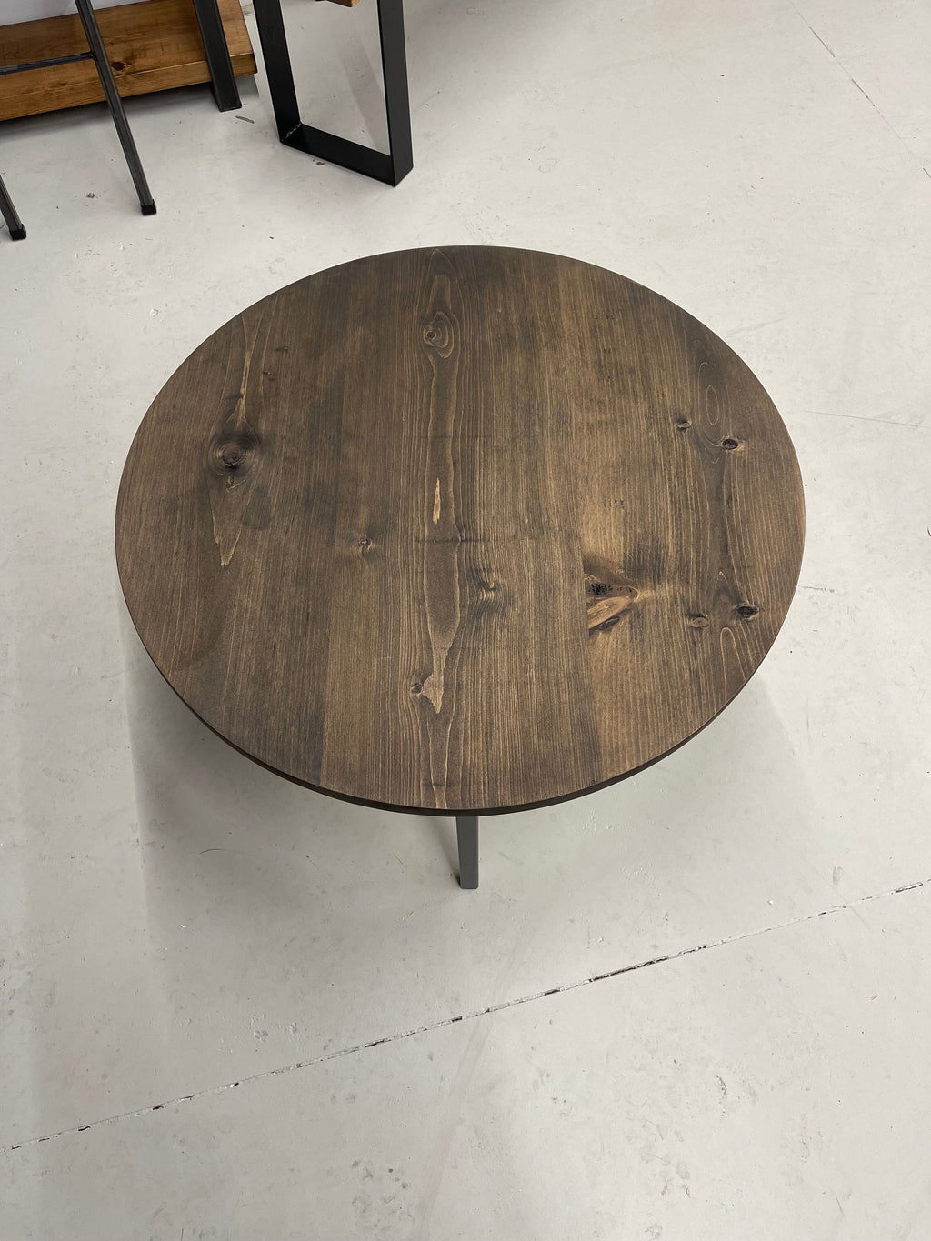 Table basse ronde en pin blanc Tables basses Urbarn Mobilier 